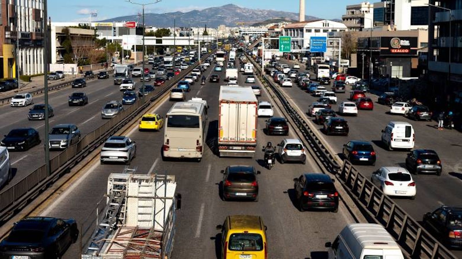 Κίνηση τώρα στην Αθήνα: Καλή η γενική εικόνα – Πού «κολλάνε» οι οδηγοί αυτή την ώρα