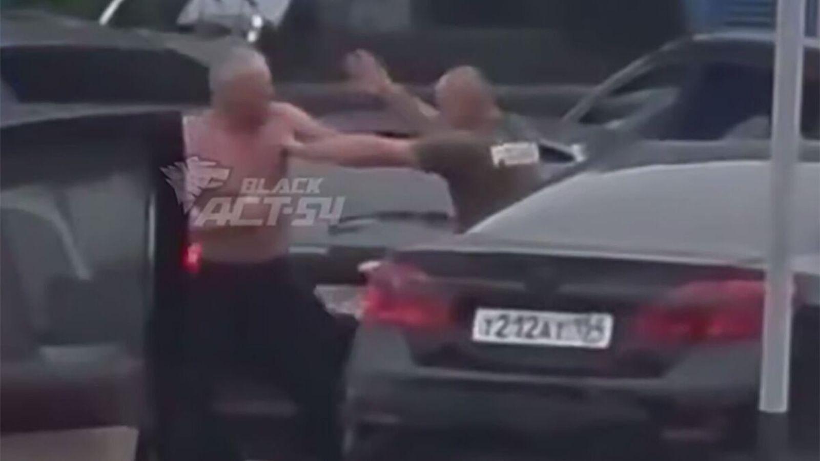 Η πίεση από την αναμονή έχει οδηγήσει σε ακραία περιστατικά σε διάφορες περιφέρειες της Ρωσίας.