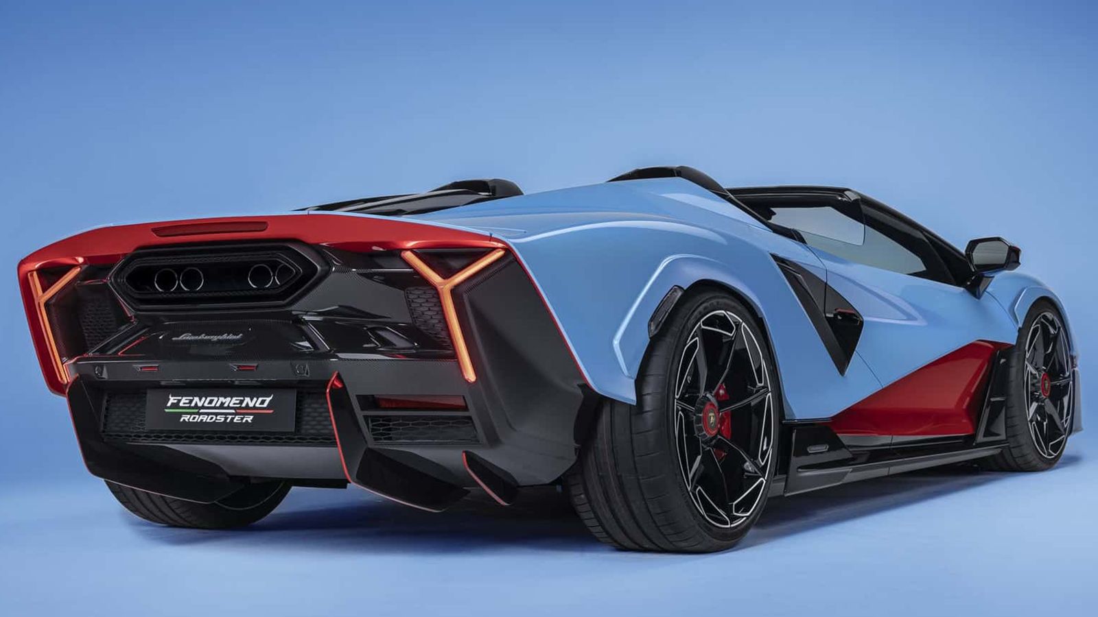 H ιταλική φίρμα ανακοίνωσε πως μόλις 15 Fenomeno Roadster θα κατασκευαστούν.