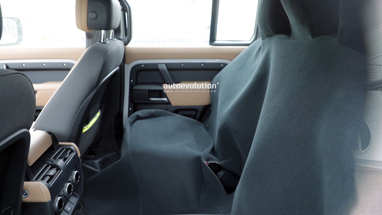 Land Rover Defender facelift spy shot captain chairs