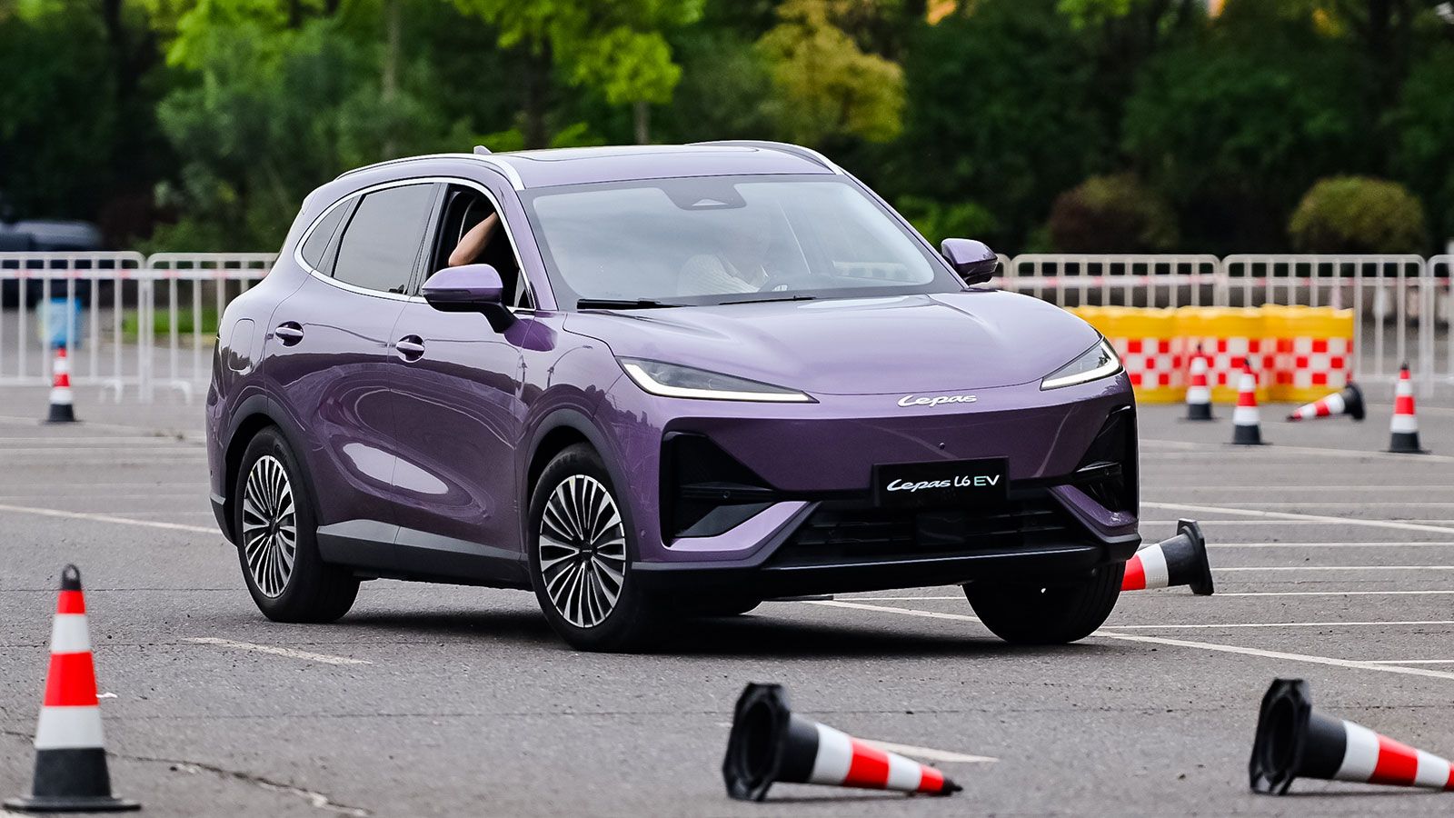Αποστολή στην Κίνα: Test drive στα αυτοκίνητα της Lepas (L4, L6 και L8)