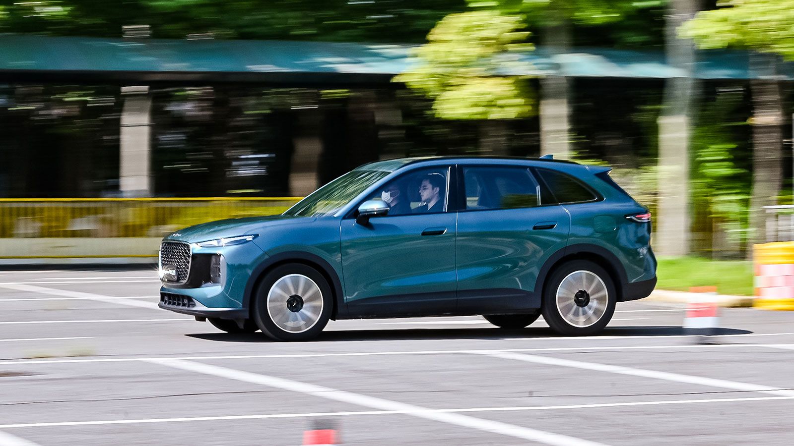 Αποστολή στην Κίνα: Test drive στα αυτοκίνητα της Lepas (L4, L6 και L8)