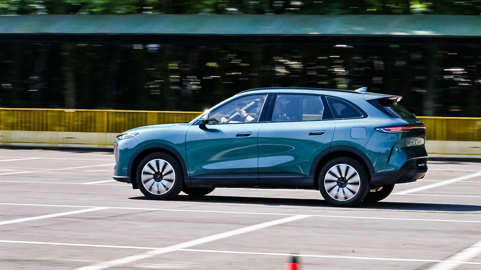 Αποστολή στην Κίνα: Test drive στα αυτοκίνητα της Lepas (L4, L6 και L8)