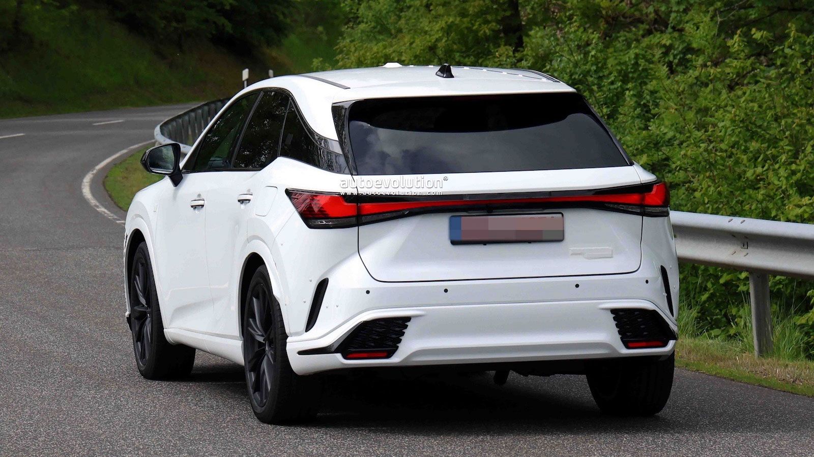 Ανανεωμένο Lexus RX σε δοκιμές στο δρόμο - Τι αλλάζει εντός & εκτός;