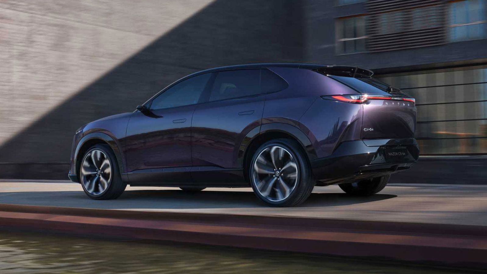 Νέο ηλεκτρικό Mazda CX-6e: Στην Ελλάδα με τιμή από 42.850 ευρώ