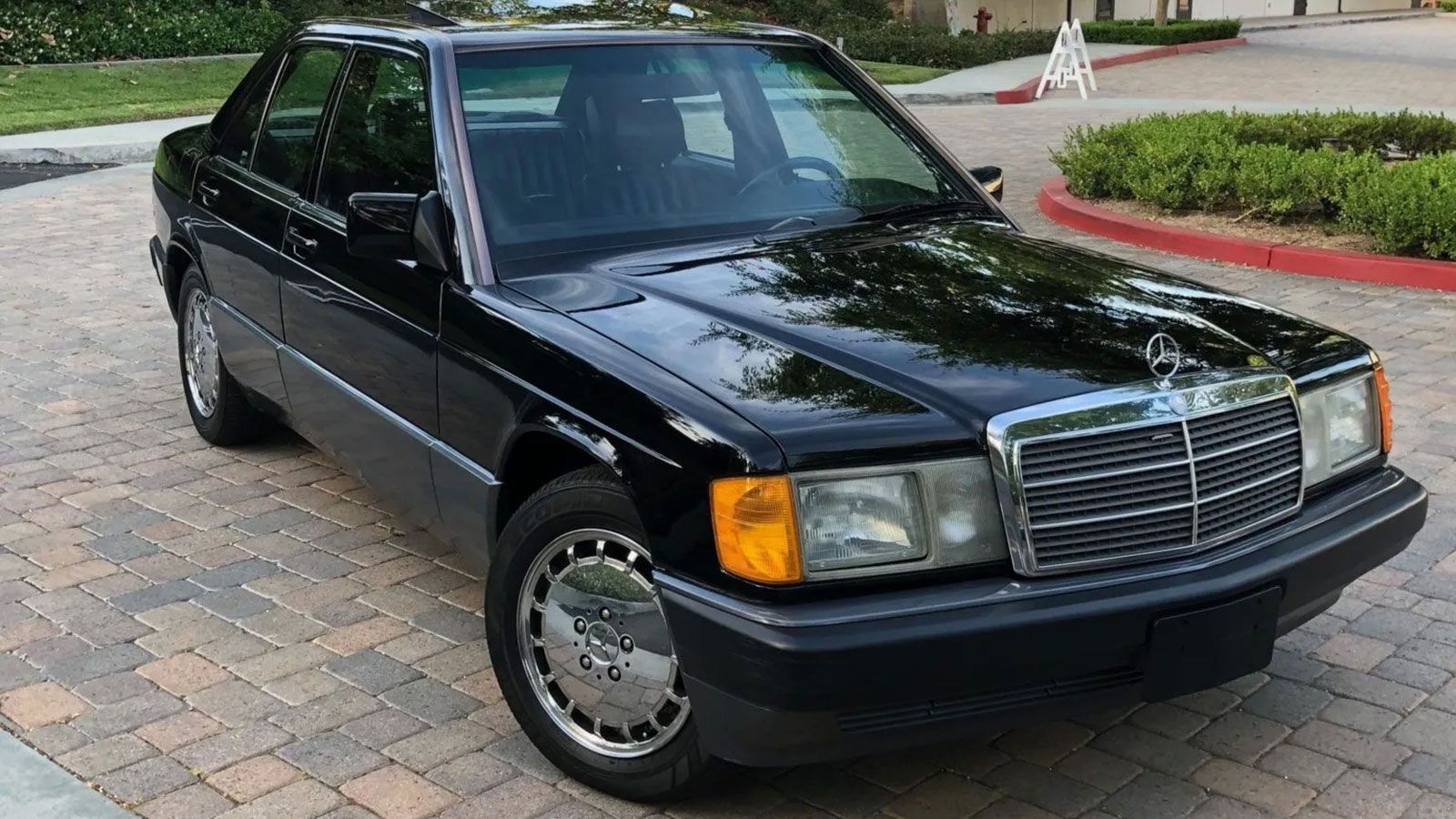Mercedes 190E 2,6 λτ. με 2.500 ευρώ στην Ελλάδα - Πού τη βρίσκεις;