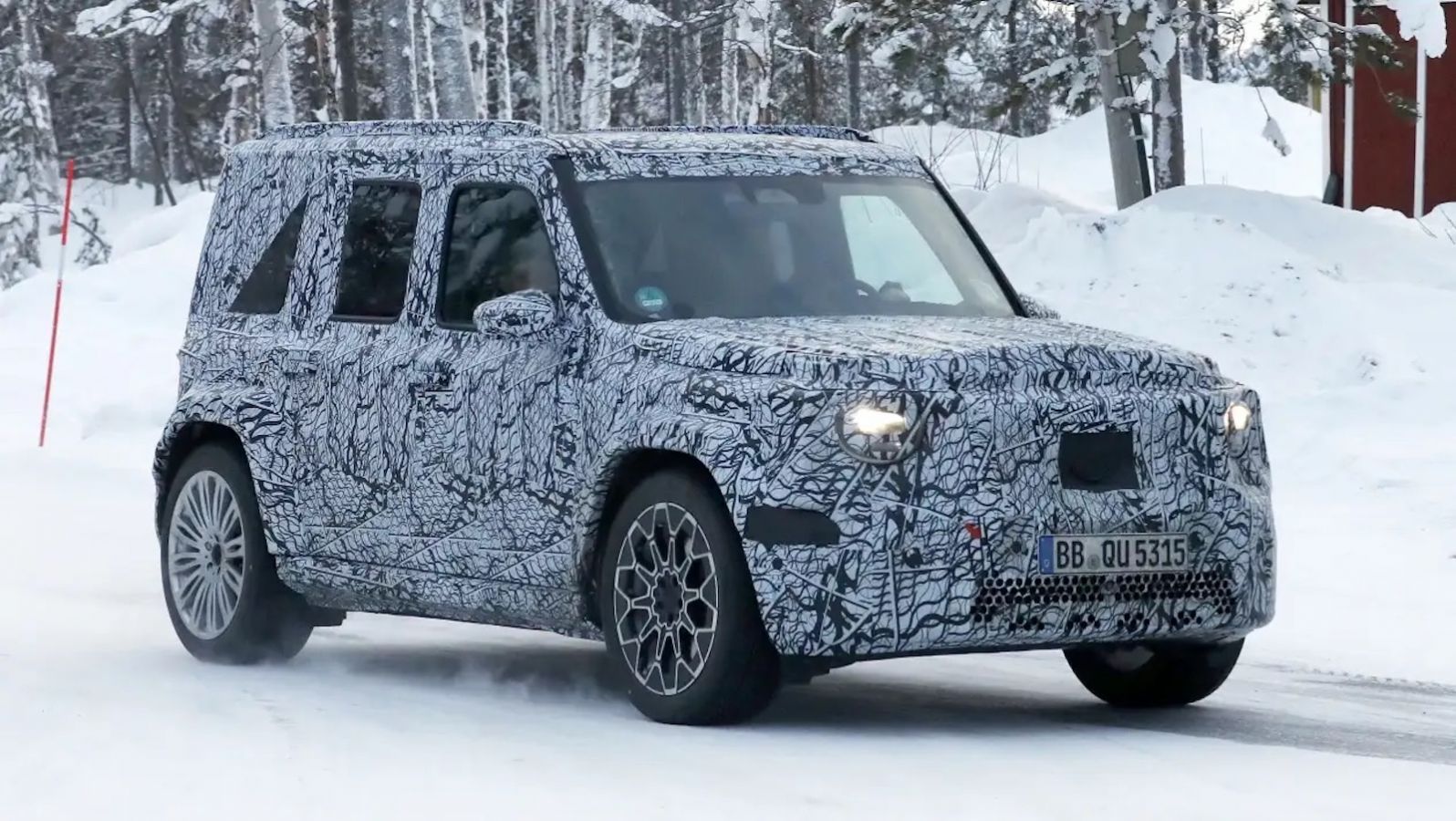 Η Mercedes θα βάλει και κινητήρα βενζίνης στο μικρό G-Class