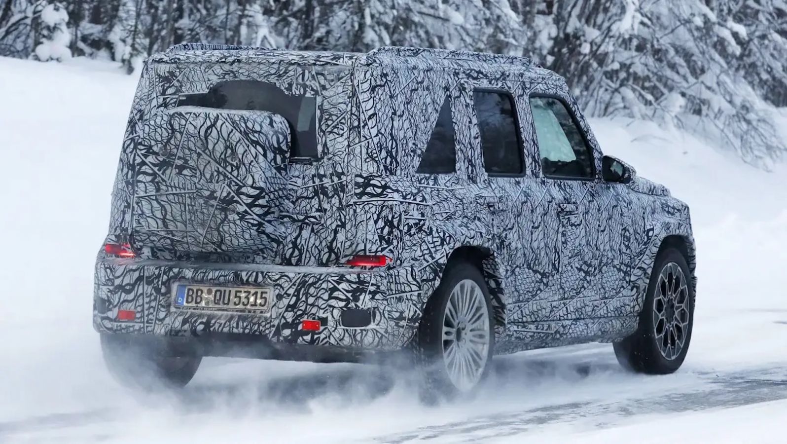 Η Mercedes θα βάλει και κινητήρα βενζίνης στο μικρό G-Class