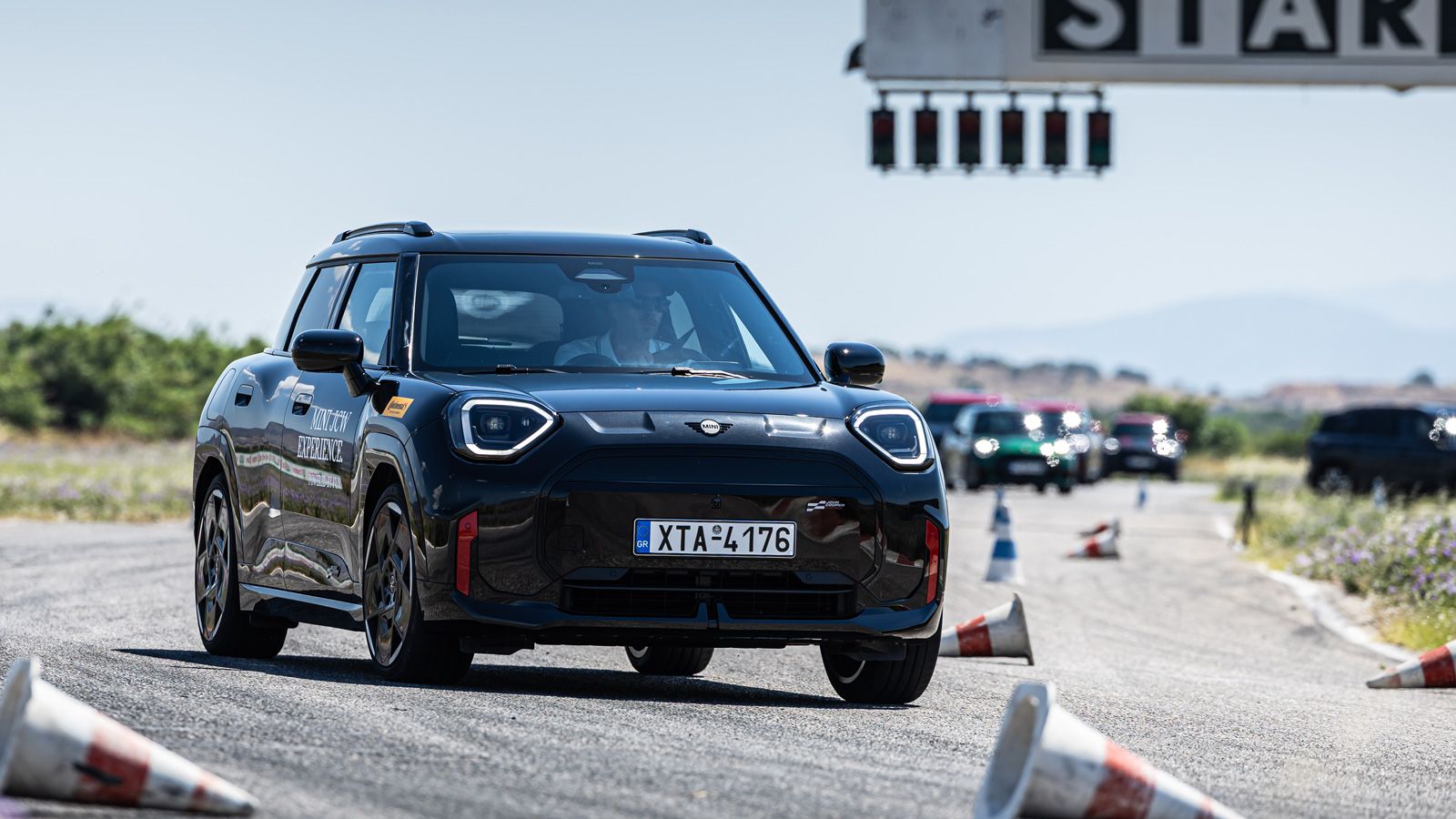 Οδηγούμε όλα τα MINI JCW στην πίστα των Μεγάρων
