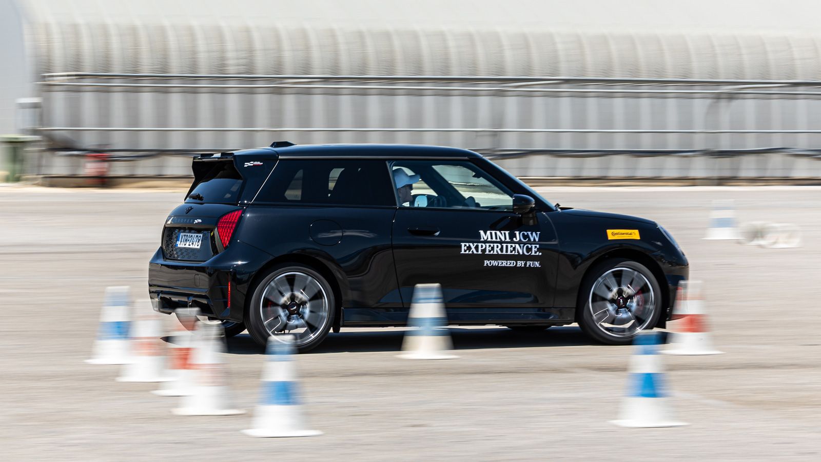 Οδηγούμε όλα τα MINI JCW στην πίστα των Μεγάρων