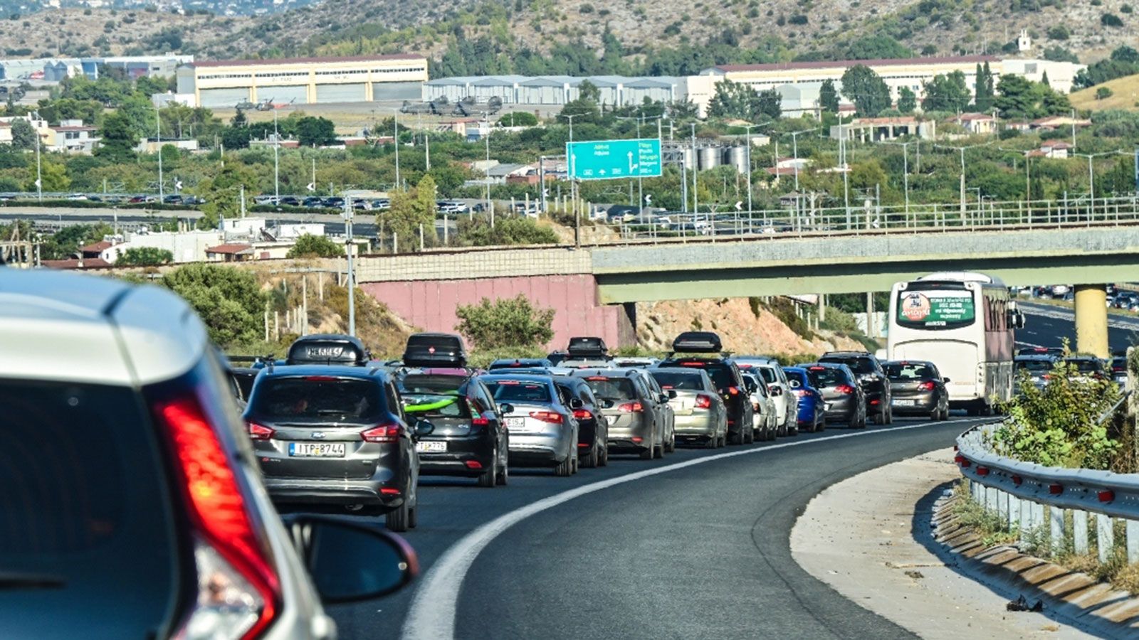 Μποτιλιάρισμα: Τι σημαίνει και γιατί ταυτίστηκε με την κίνηση στο δρόμο;