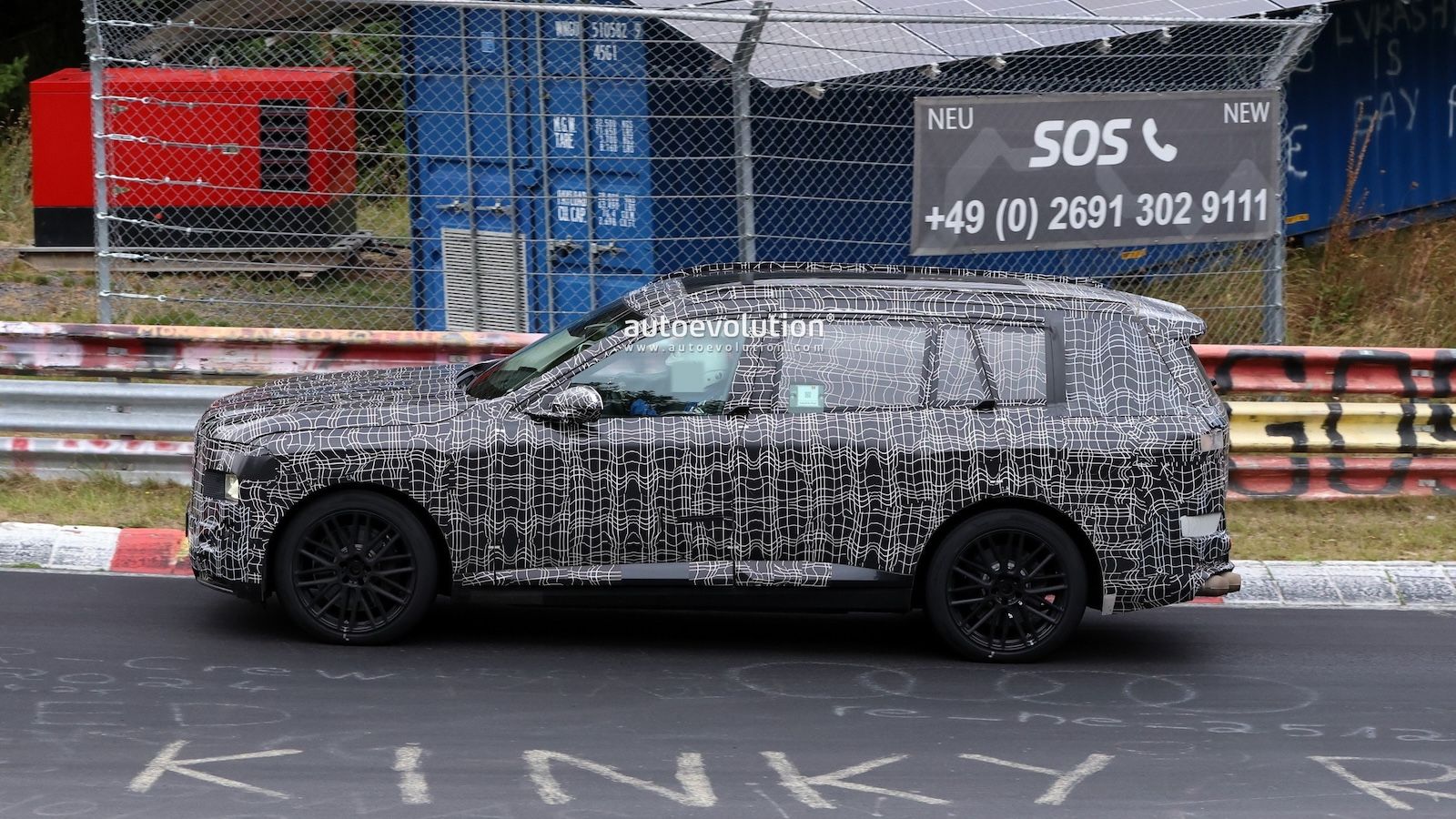 Η νέα BMW X7 M60 «συλλαμβάνεται» στο Nürburgring με V8