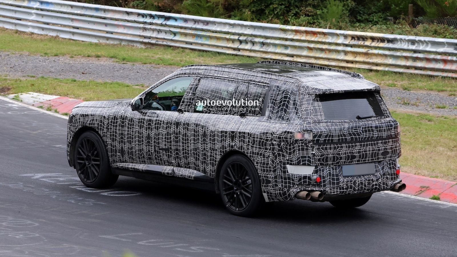 Η νέα BMW X7 M60 «συλλαμβάνεται» στο Nürburgring με V8
