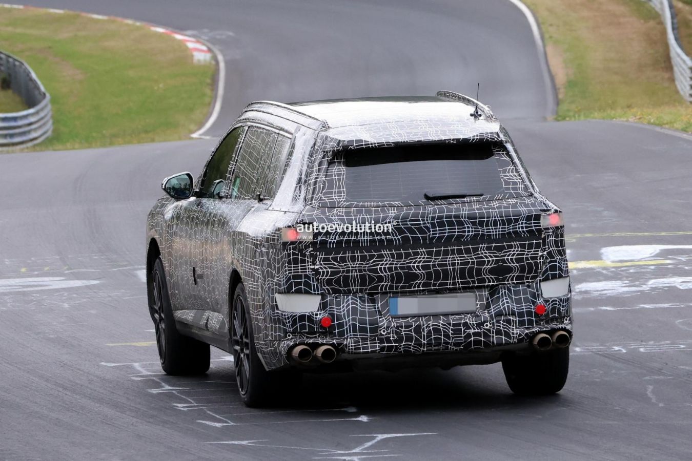 Η νέα BMW X7 M60 «συλλαμβάνεται» στο Nürburgring με V8
