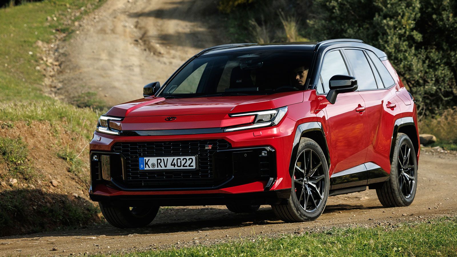 Οδηγούμε το νέο Toyota RAV4 - Υβριδικό & plug-in με ισχύ έως 309 άλογα