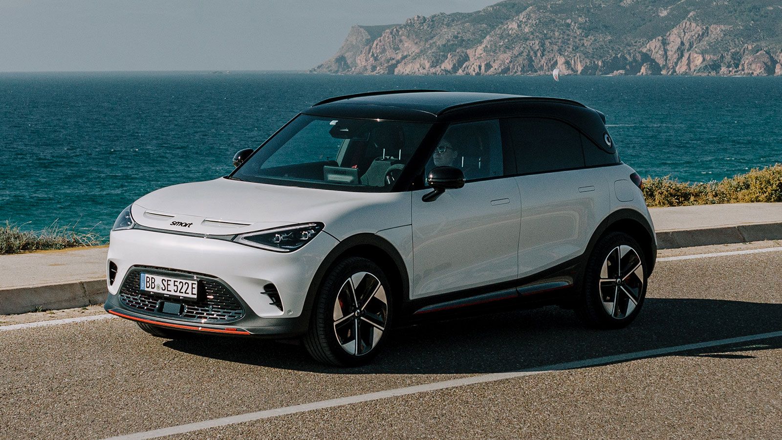 To smart #1 BRABUS έχει απόδοση 428 ίππων και ξεχωρίζει για τον fun to drive χαρακτήρα του.