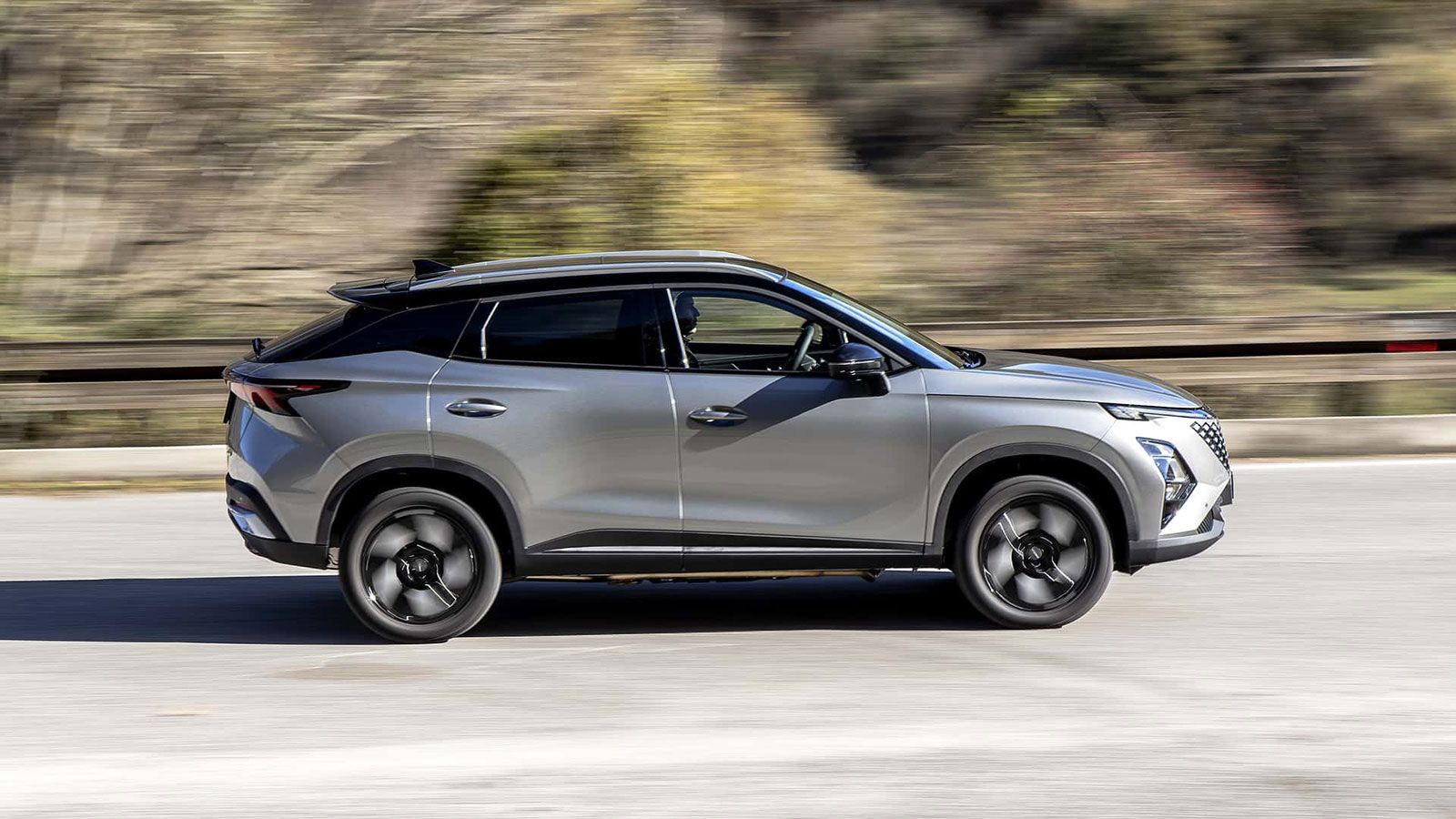 Το full hybrid Omoda 5 διασχίζει 5 χώρες στην Ευρώπη με ένα γέμισμα