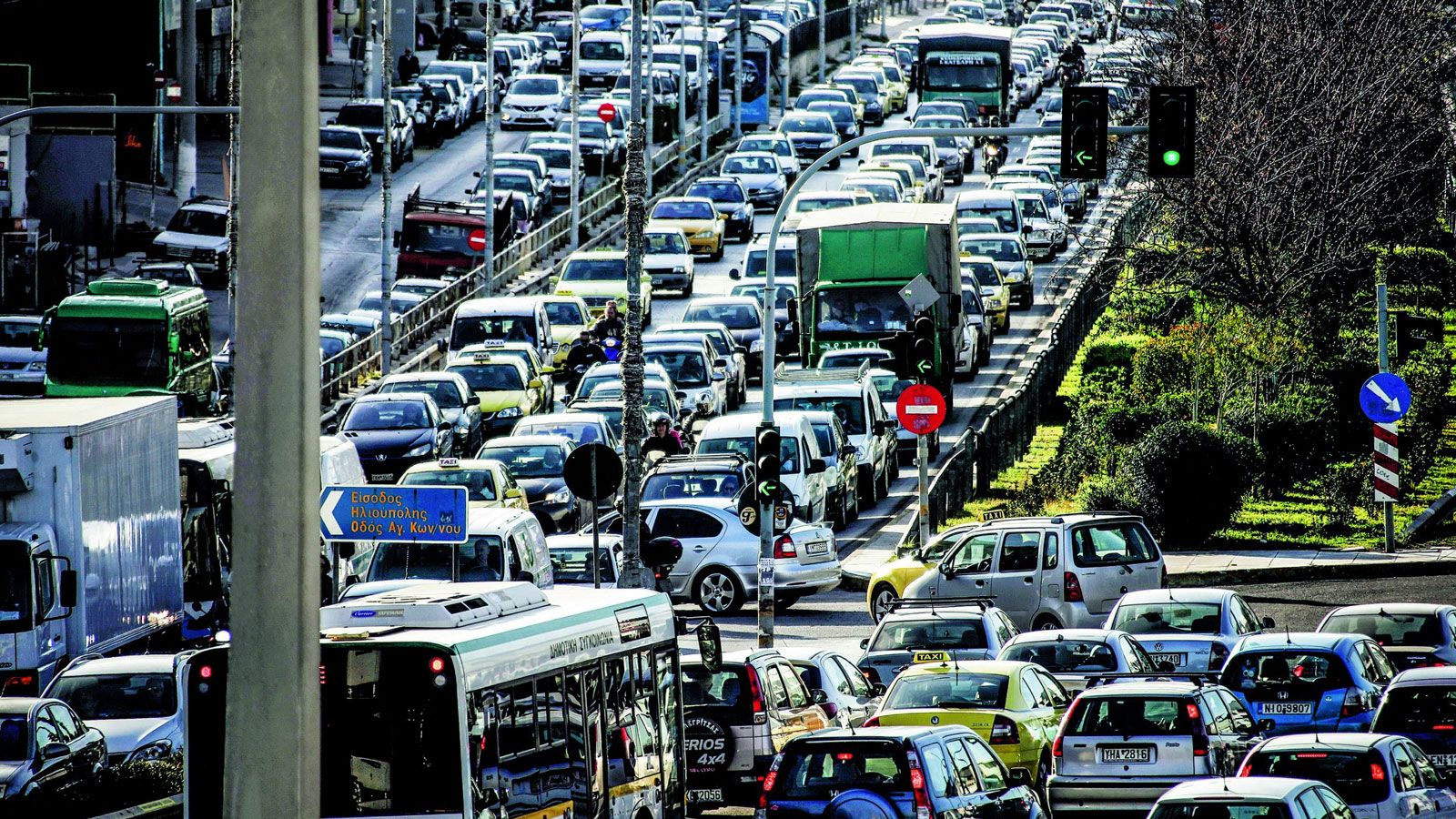 Ελλείψεις στις πινακίδες κυκλοφορίας - Τι εξετάζει το Υπουργείο 