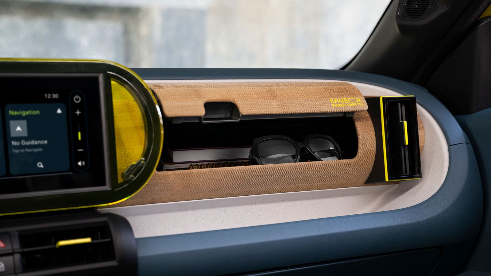 Στις εκδόσεις La Prima και την RED του Fiat Grande Panda υπάρχει ένα δεύτερο πρακτικό ντουλαπάκι εμπρός του συνοδηγού για να βάζεις μικροαντικείμενα (