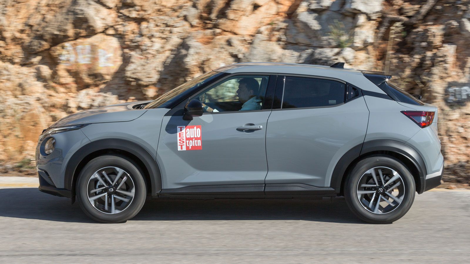 Ο κινητήρας του Nissan Juke είναι ο γνωστός 1.000άρης DIG-T ο οποίος αποδίδει 114 ίππους και 200 Nm ροπής.