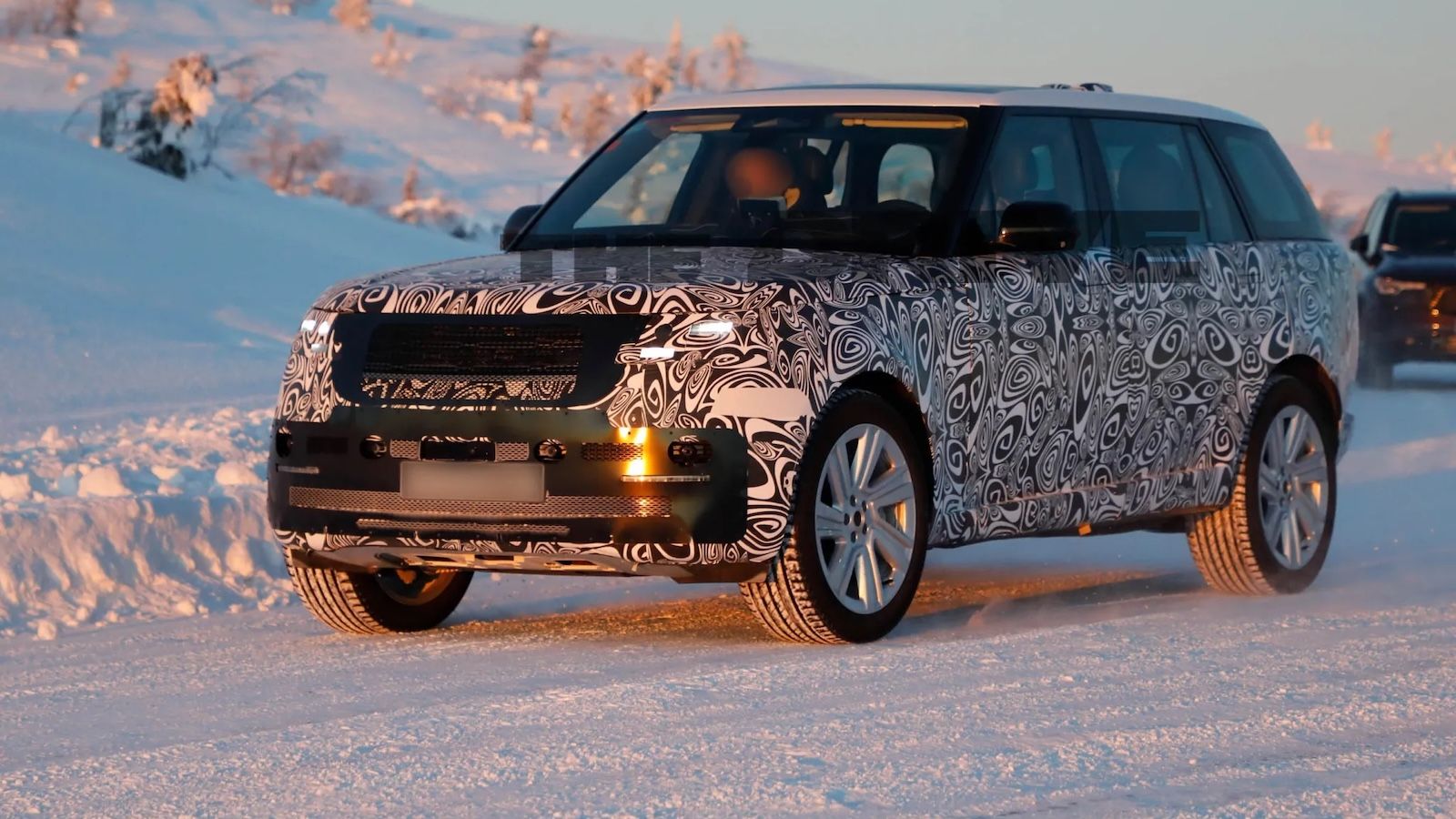 Land Rover: Έρχεται το facelift του Range Rover μαζί με την ηλεκτρική έκδοση