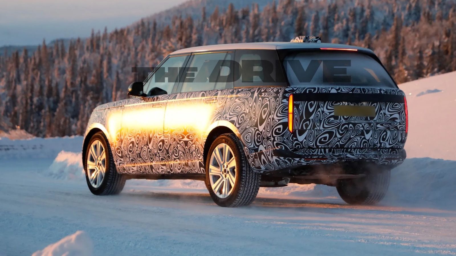 Land Rover: Έρχεται το facelift του Range Rover μαζί με την ηλεκτρική έκδοση