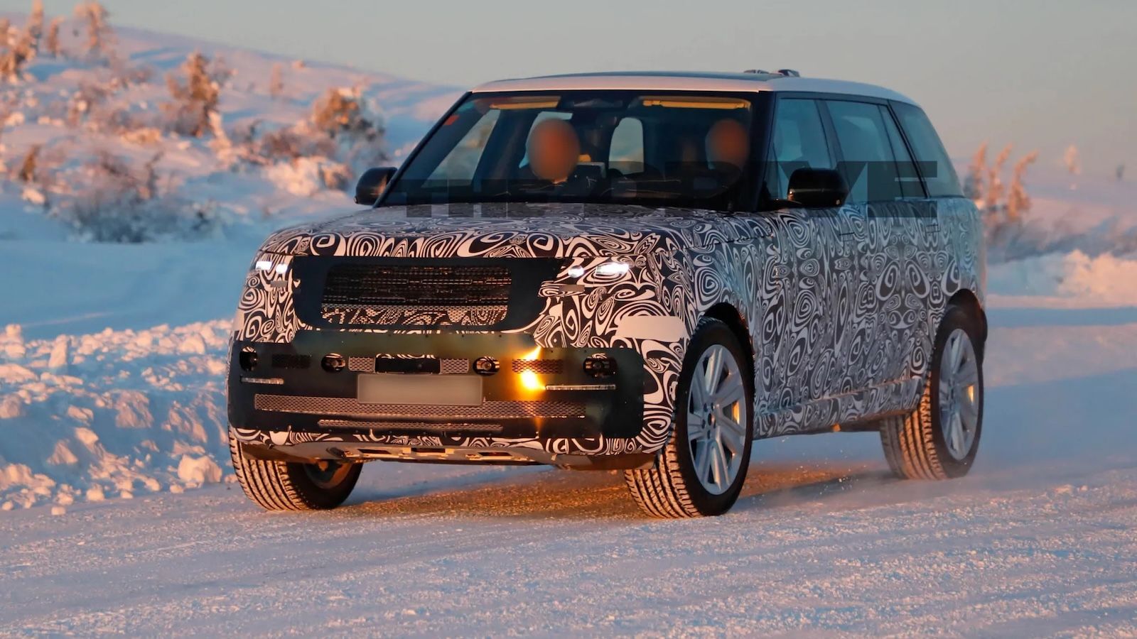 Land Rover: Έρχεται το facelift του Range Rover μαζί με την ηλεκτρική έκδοση