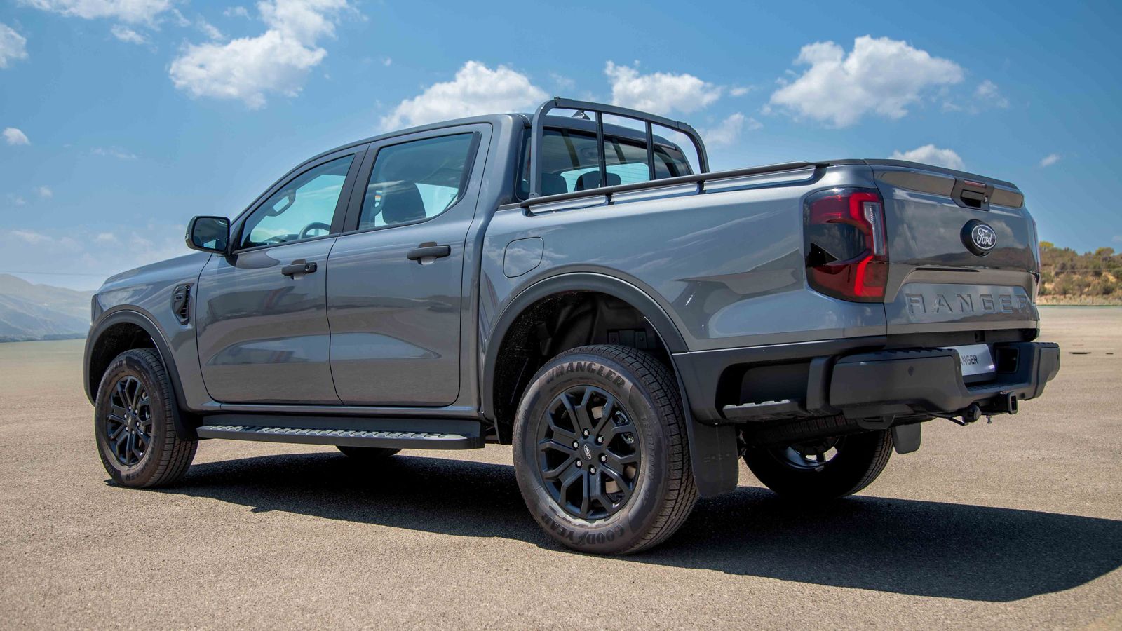 Ford Ranger XLT με V6 240 ίππων και υπερπλούσιο από τη «βασική»