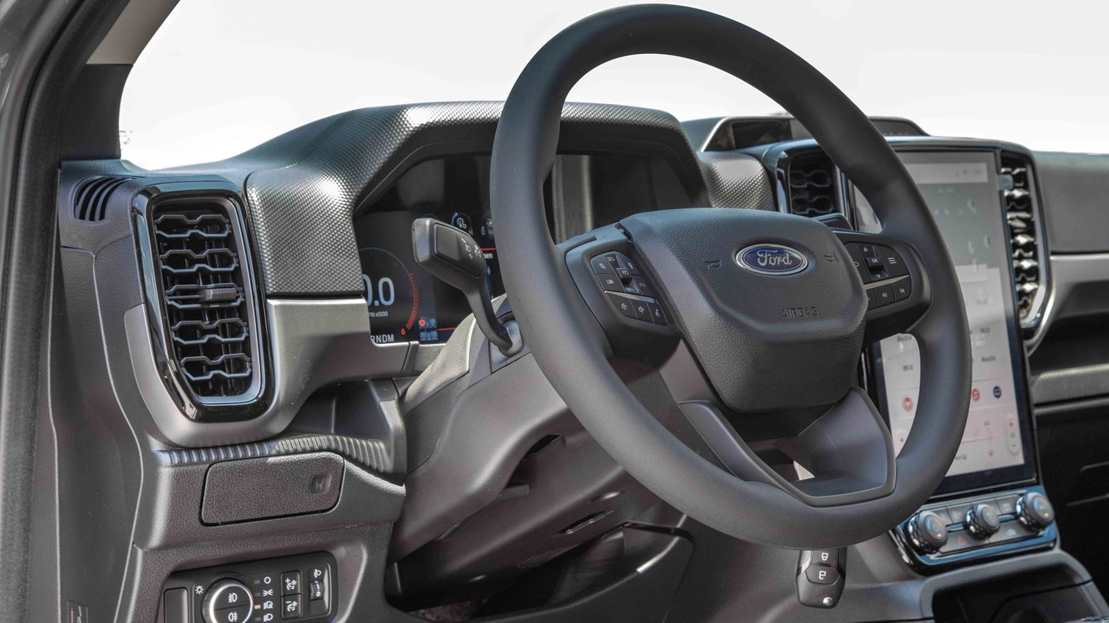 Ford Ranger XLT με V6 240 ίππων και υπερπλούσιο από τη «βασική»