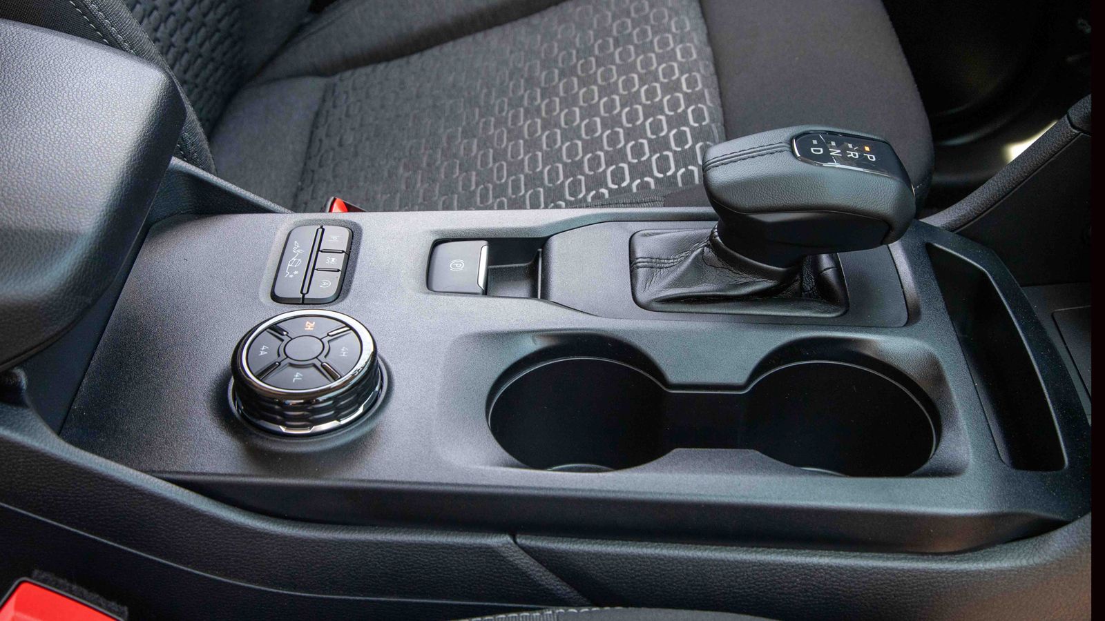 Ford Ranger XLT με V6 240 ίππων και υπερπλούσιο από τη «βασική»