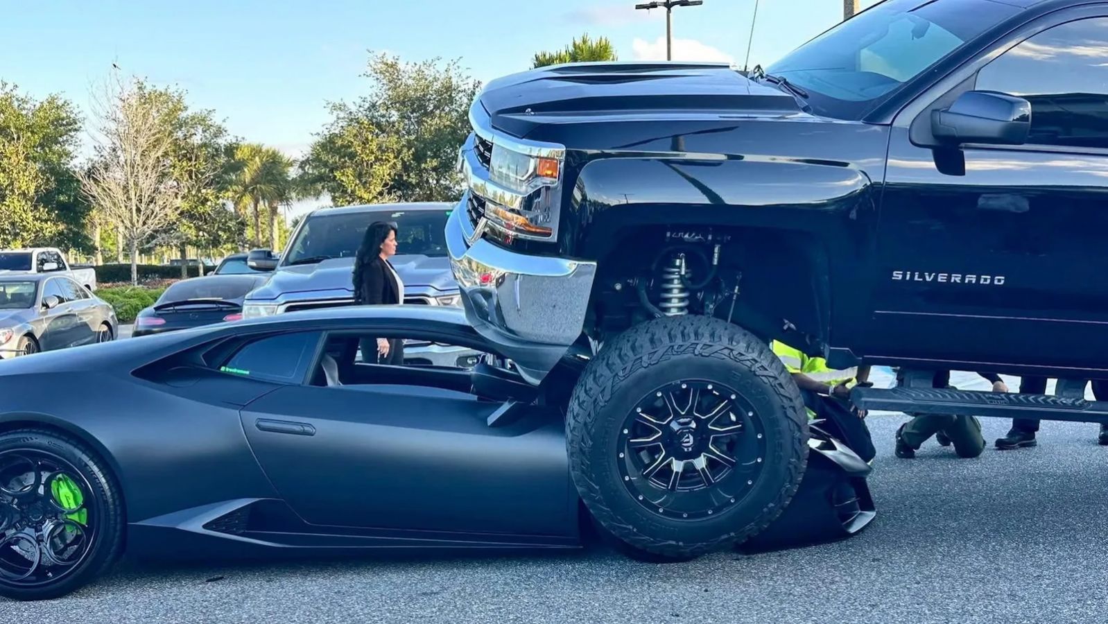 Φλόριντα: Οδηγός Silverado «καβάλησε» Lamborghini Huracan -Video 