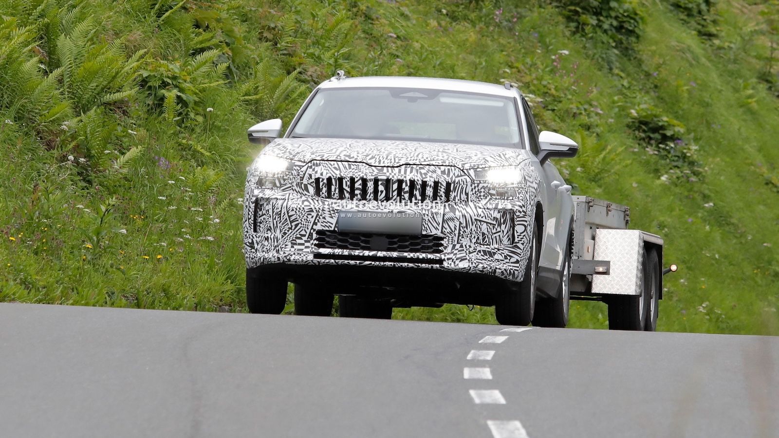 Skoda Kodiaq 2027: Στις Άλπεις με νέο πρόσωπο και σε αποστολή ρυμούλκησης