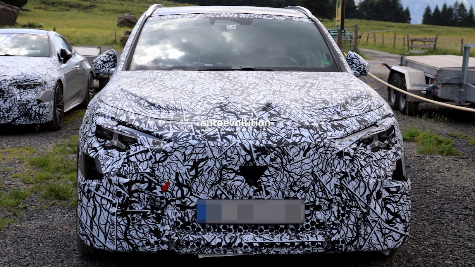 Στις Άλπεις η νέα Mercedes-AMG GLA EV: Έρχεται με 500+ ίππους και 3 μοτέρ