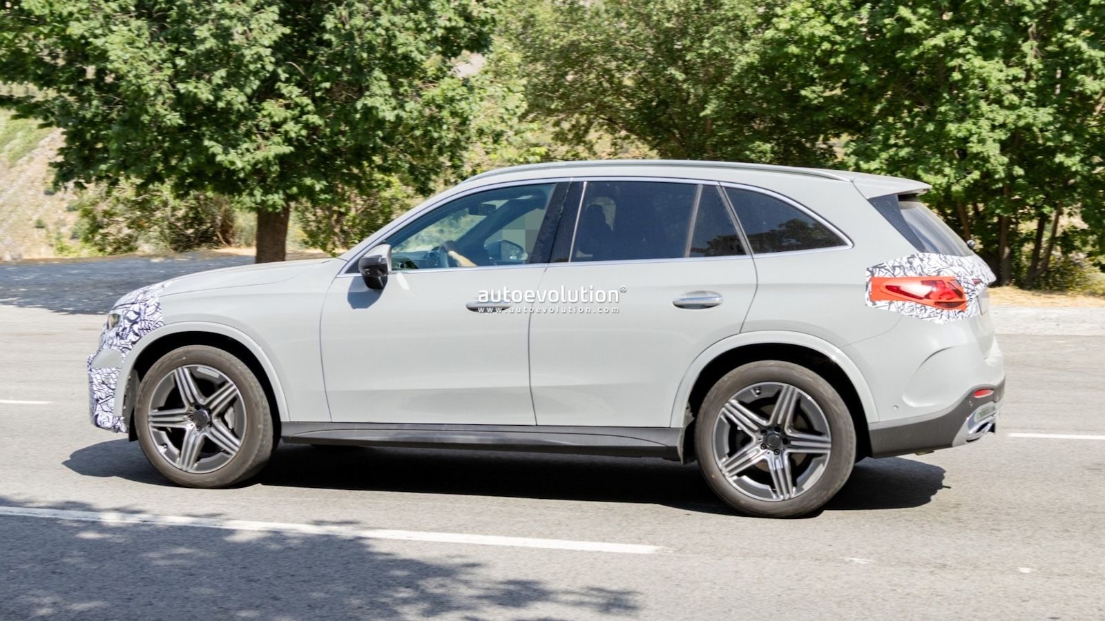 2027 Mercedes-Benz GLC Facelift side
