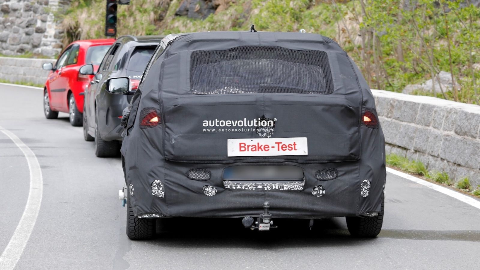 Το νέο Hyundai i20 δοκιμάζεται με βαρύ καμουφλάζ