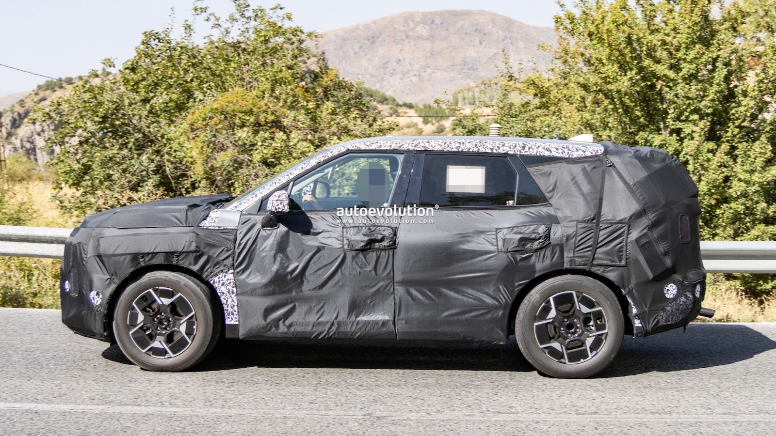 Νέο Kia Sportage: Αλλαγή πλεύσης με «boxy» design και αποκλειστικά υβριδικά σύνολα