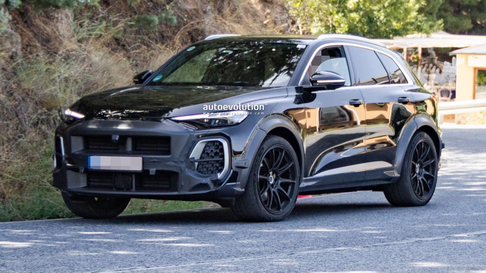 Η Porsche ετοιμάζεται να βάλει ξανά βενζίνη στην Macan -Το «Project Octan» δοκιμάζεται με αμάξωμα Audi Q5!