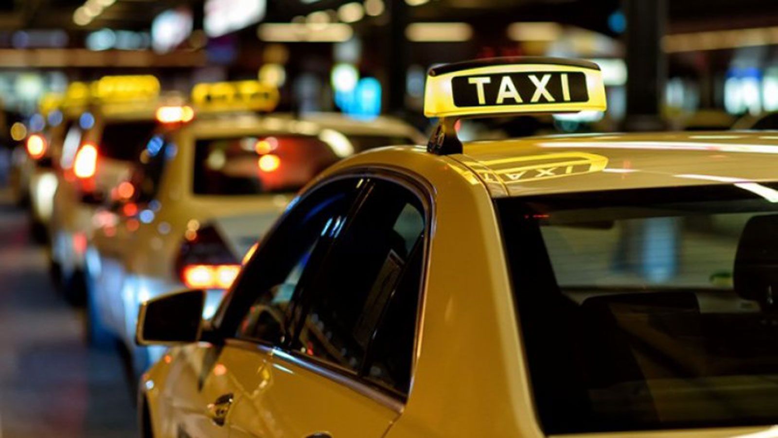 Χειροπέδες σε οδηγό ταξί που χρέωνε παράνομα διπλή ταρίφα!