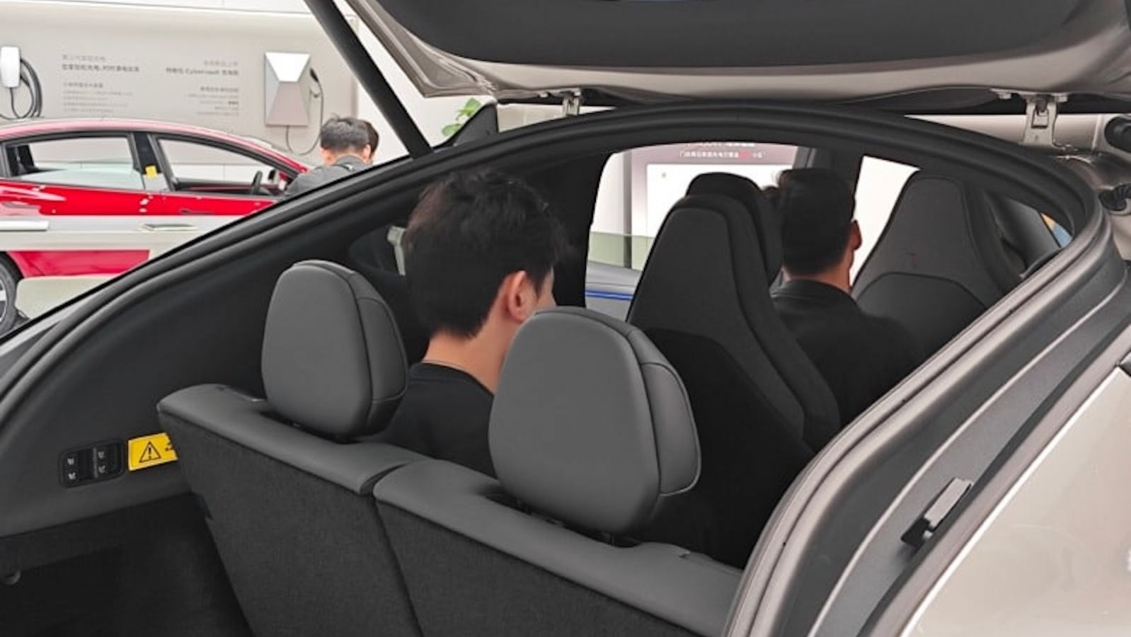 Tesla Model Y L: Το εξαθέσιο SUV έρχεται στην Ευρώπη το 2026