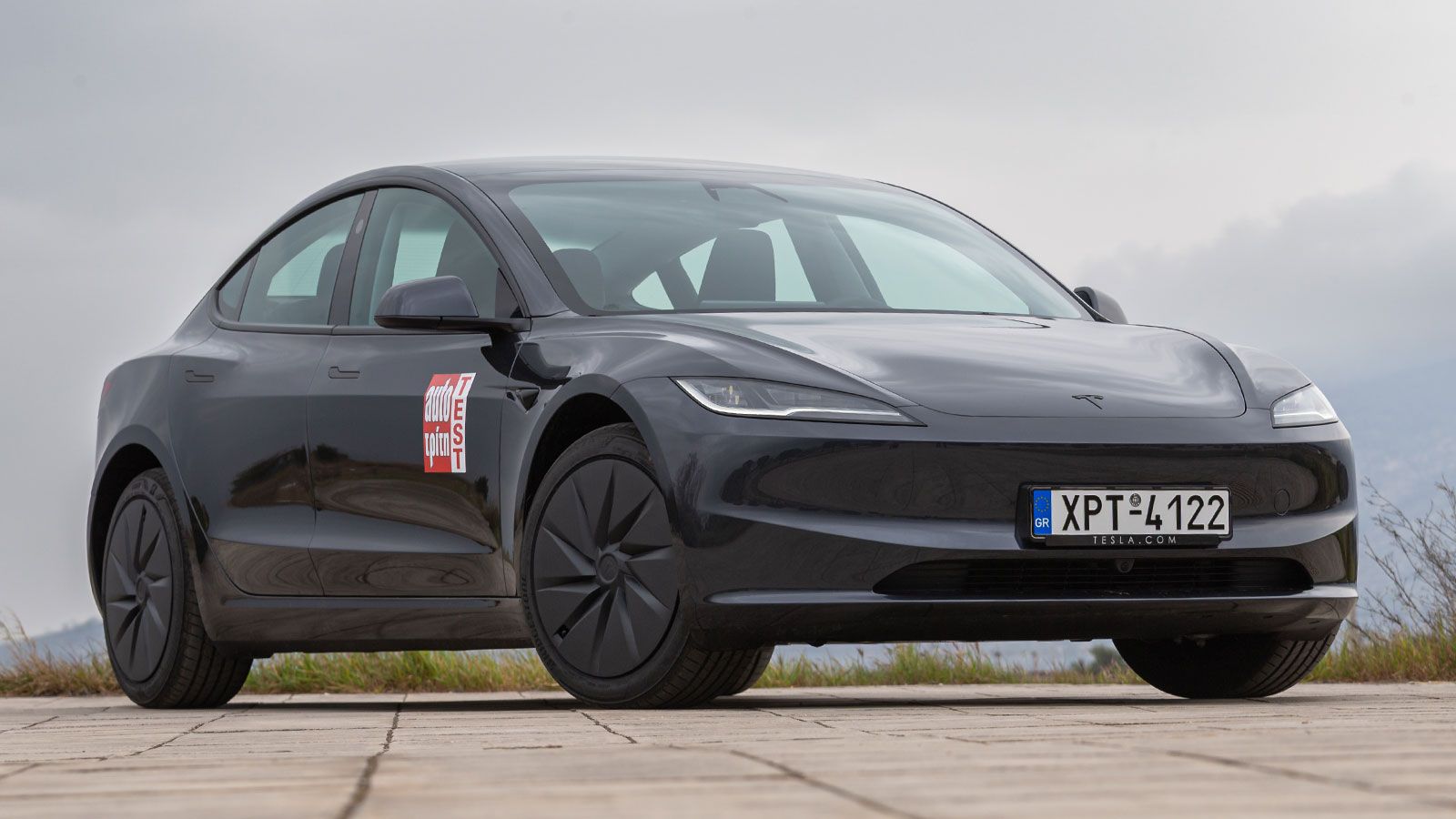 Οδηγούμε το Tesla Model 3 RWD στην Ελλάδα