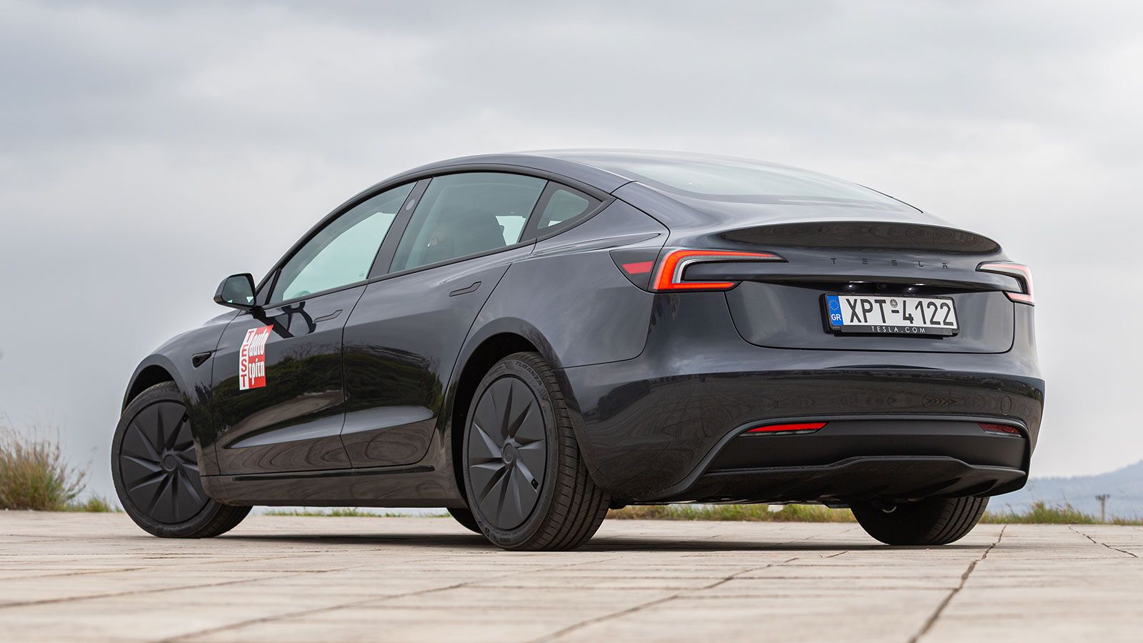 Οδηγούμε το Tesla Model 3 RWD στην Ελλάδα