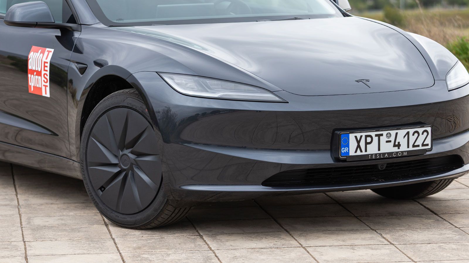 Οδηγούμε το Tesla Model 3 RWD στην Ελλάδα