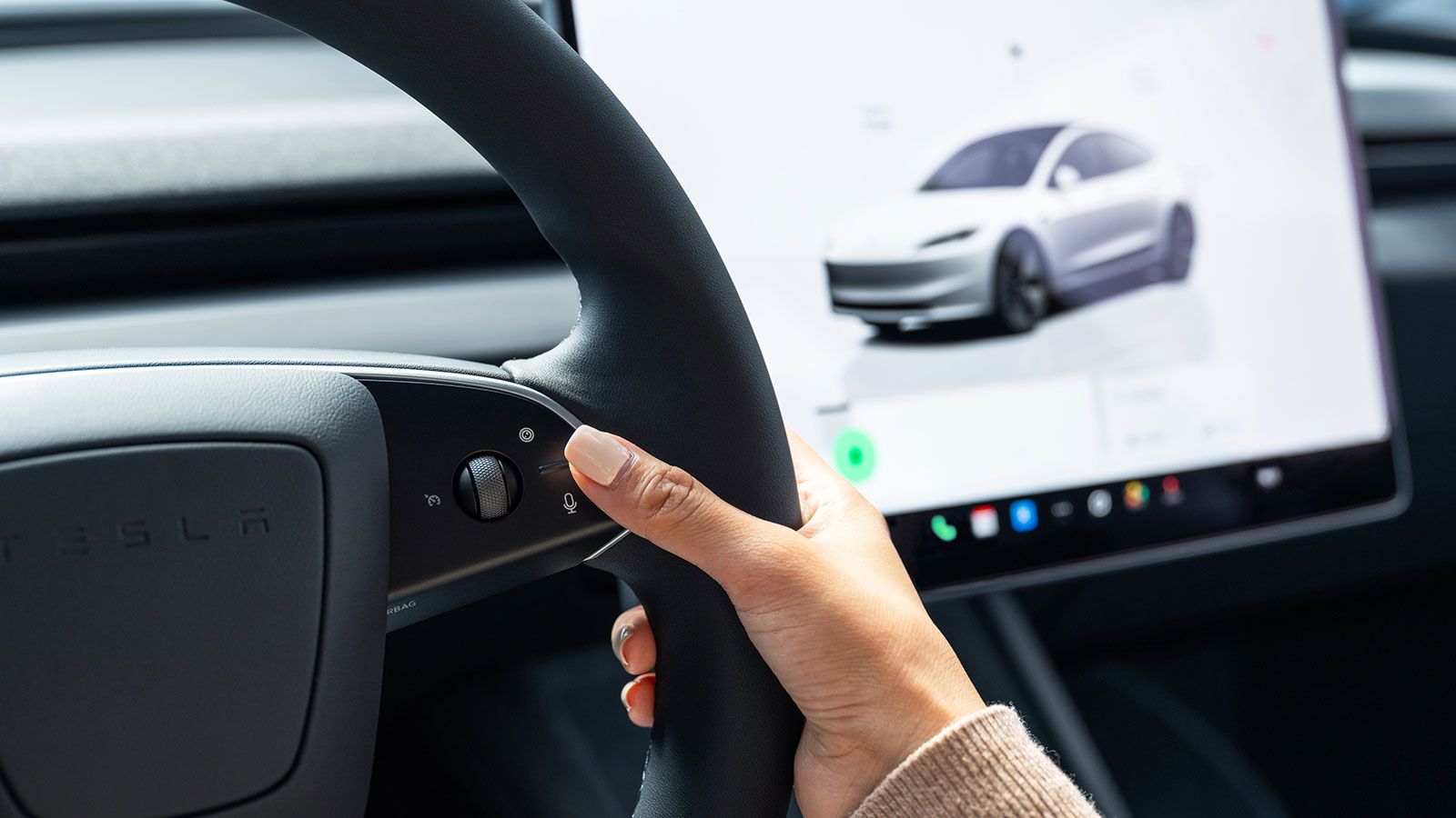 Οδηγούμε το Tesla Model 3 RWD στην Ελλάδα
