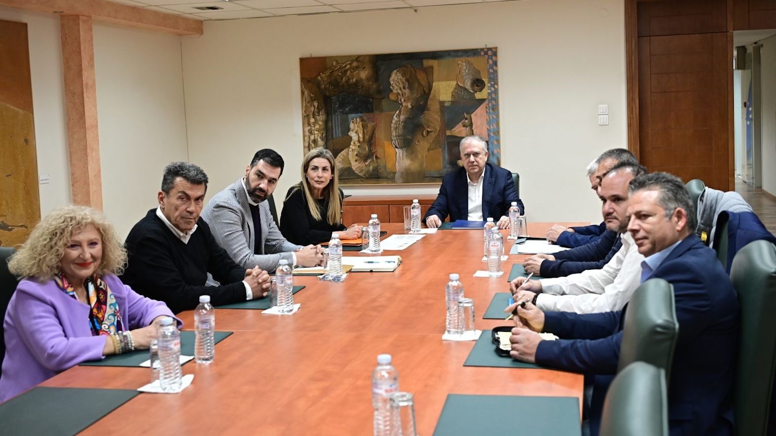 Ο κ. Θεοδωρικάκος υπογράμμισε ότι οι έλεγχοι δείχνουν «σχεδόν μηδενικά» φαινόμενα παραβατικότητας, γεγονός που αποδεικνύει την υπεύθυνη στάση των επαγ