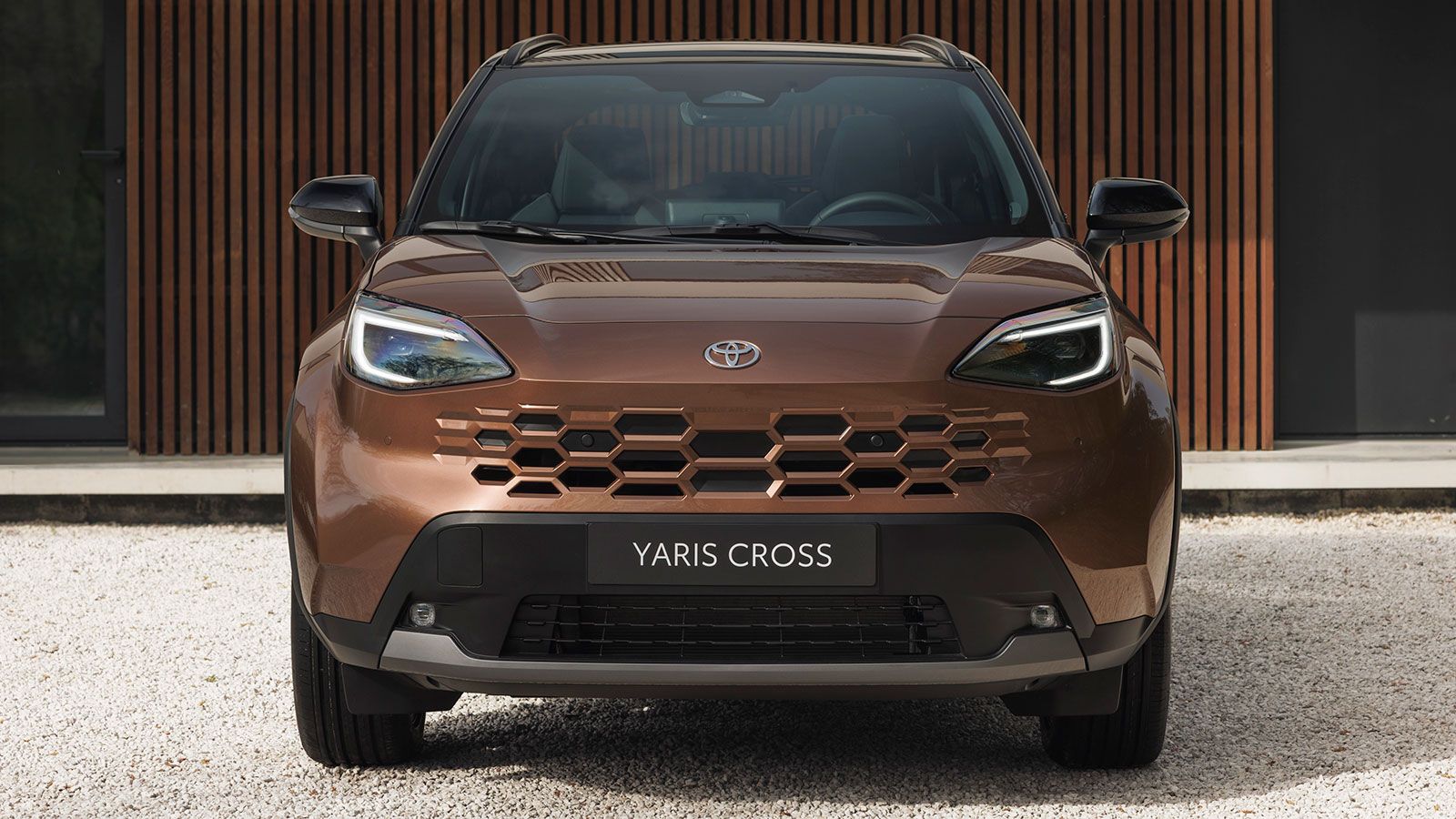 Το Toyota Yaris Cross έγινε μικρό RAV4 – Νέα εμφάνιση, 130 άλογα και τιμή από 24.470 €