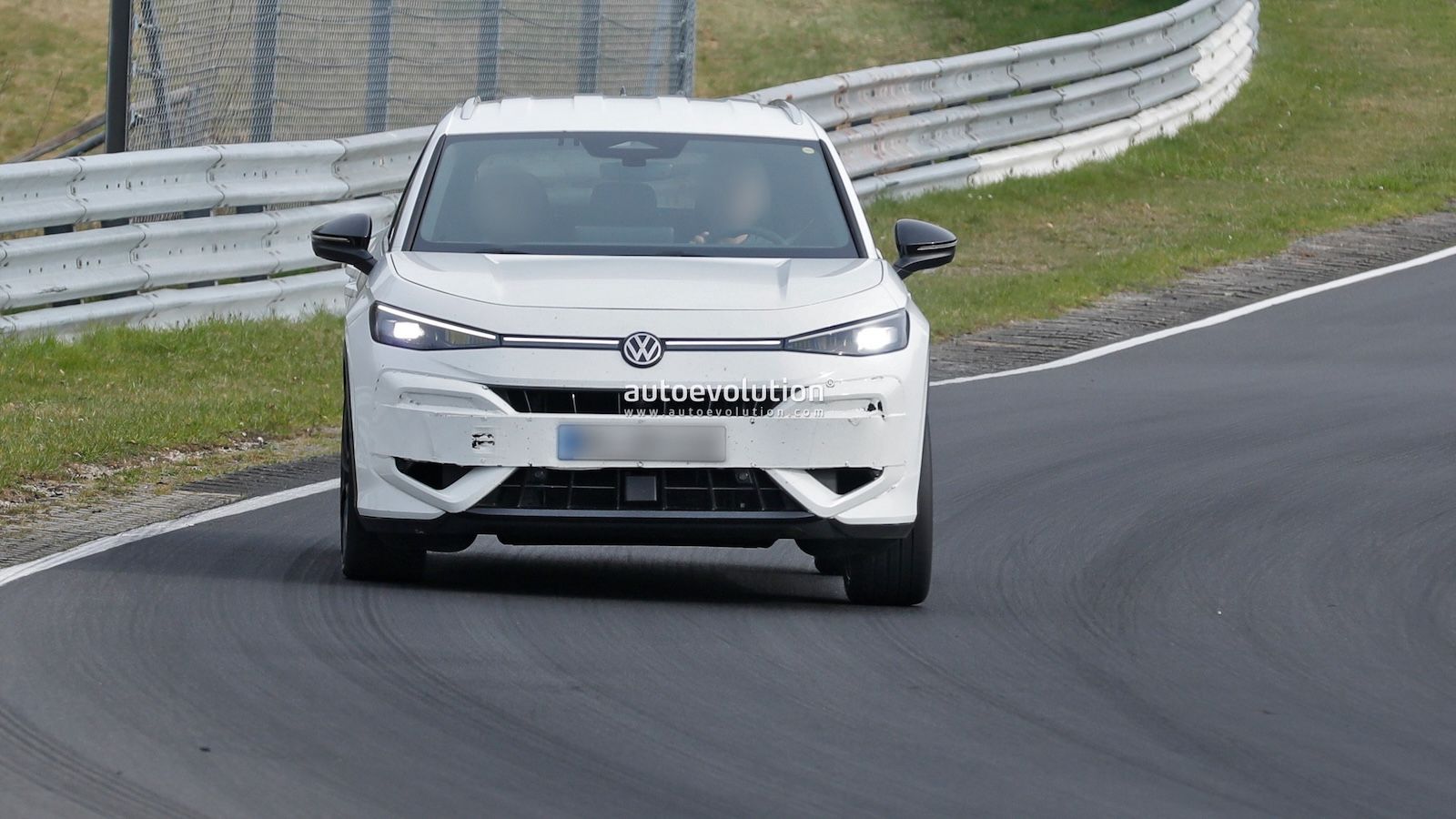 Σχεδόν έτοιμο το νέο Volkswagen T-Roc R: Πότε θα το δούμε στις ευρωπαϊκές εκθέσεις