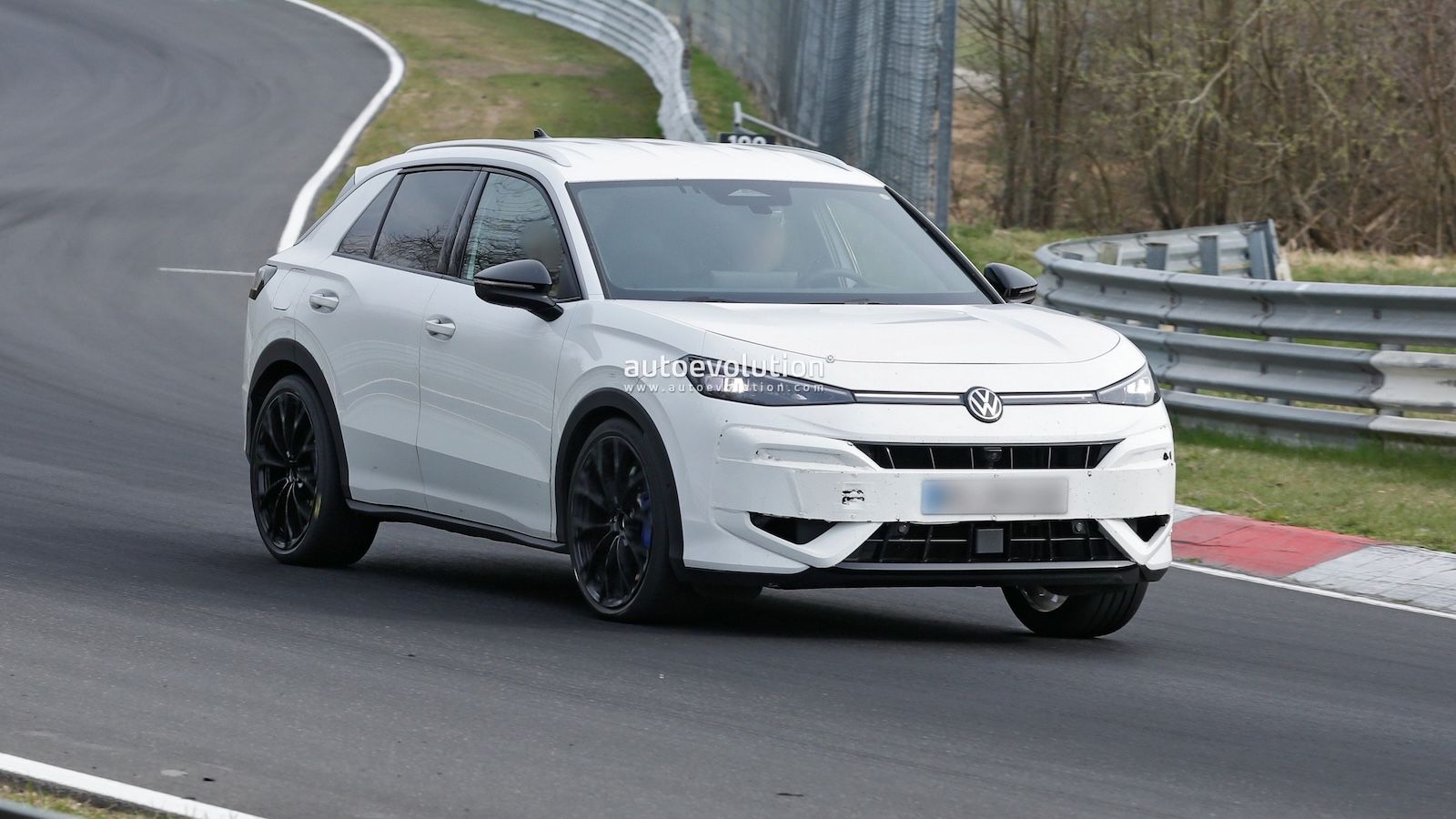 Σχεδόν έτοιμο το νέο Volkswagen T-Roc R: Πότε θα το δούμε στις ευρωπαϊκές εκθέσεις