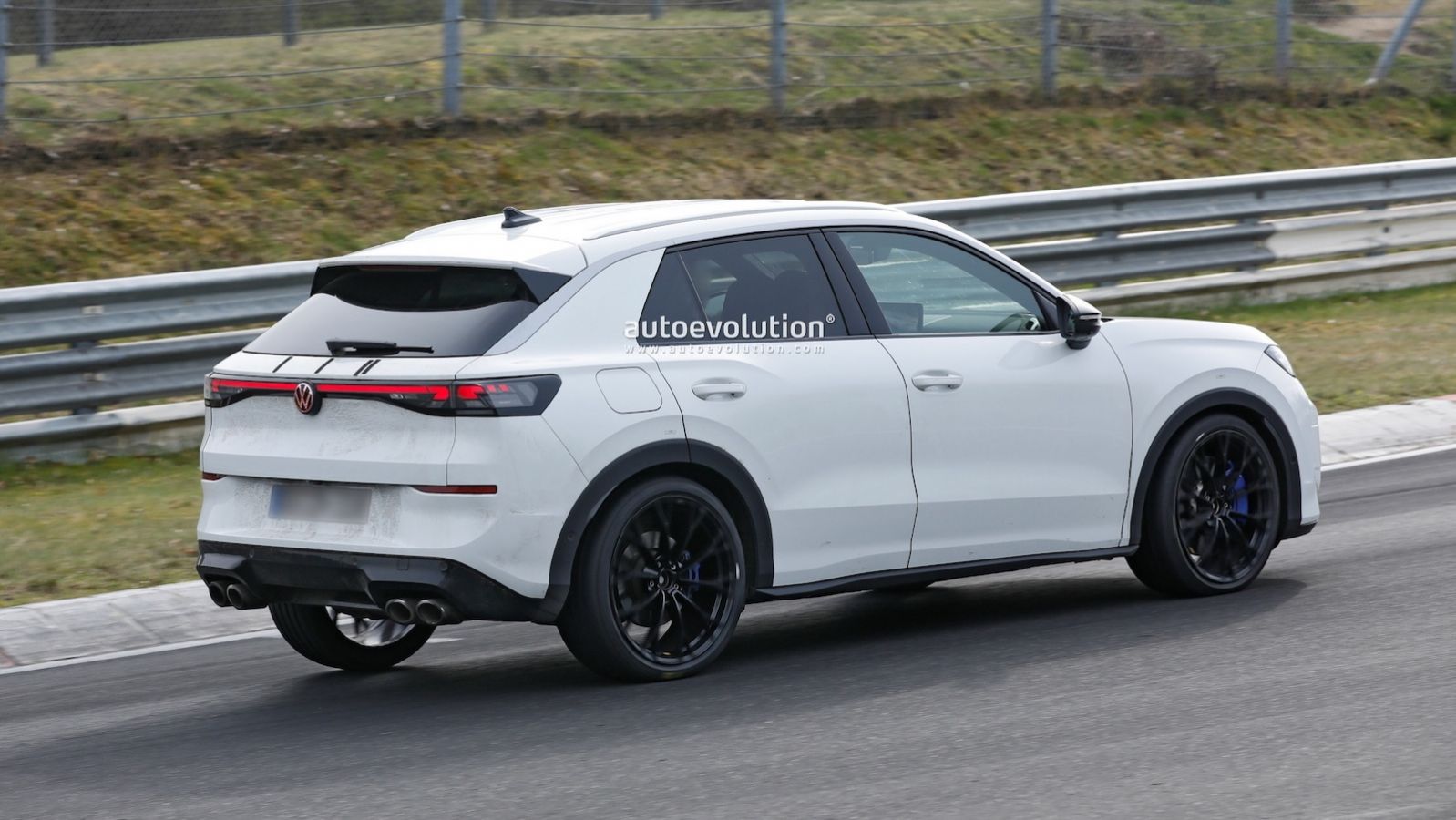 Σχεδόν έτοιμο το νέο Volkswagen T-Roc R: Πότε θα το δούμε στις ευρωπαϊκές εκθέσεις