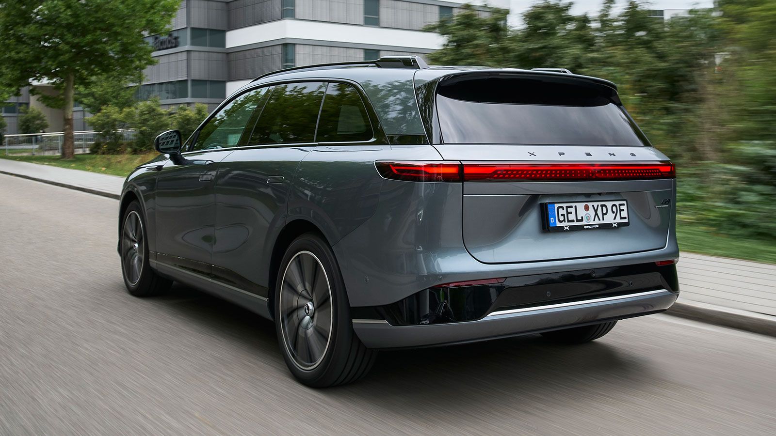 Η μέγιστη ισχύς φόρτισης για το G6 είναι στα 451 kW, ενώ το μεγαλύτερο XPeng G9 μπορεί να υποστηρίξει φόρτιση έως και 525 kW.