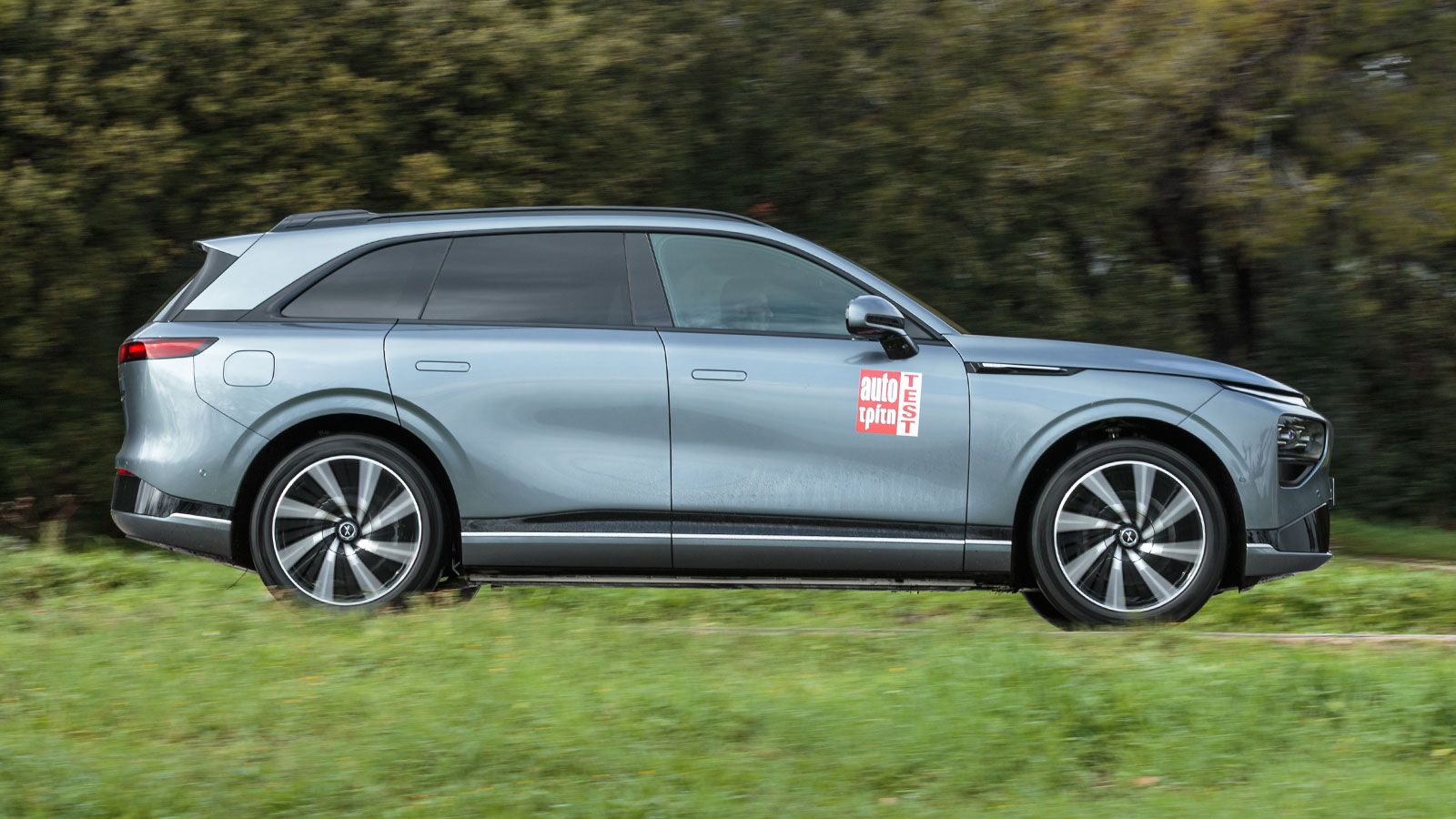 Το XPeng G9 φτάνει έως τα 525 kW σε DC, ενώ τα G6 και P7+ αγγίζουν τα 451 και 446 kW αντίστοιχα. 